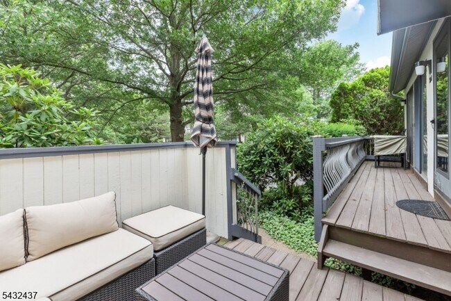 Building Photo - 240 Arrowood Way