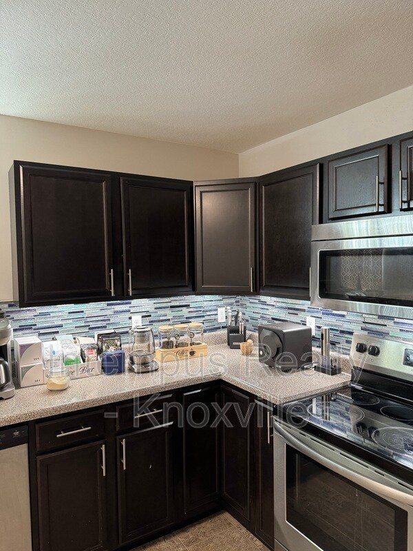 Building Photo - 2419 E Glenwood Ave