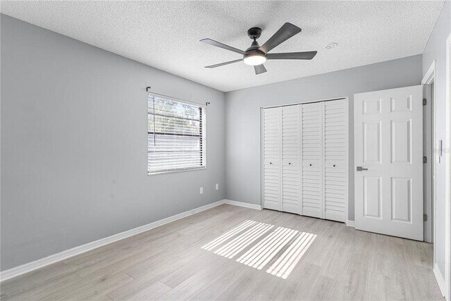 Building Photo - 10132 Lake Oak Cir