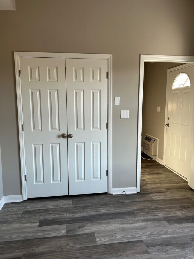 Building Photo - 236 Wray Ct