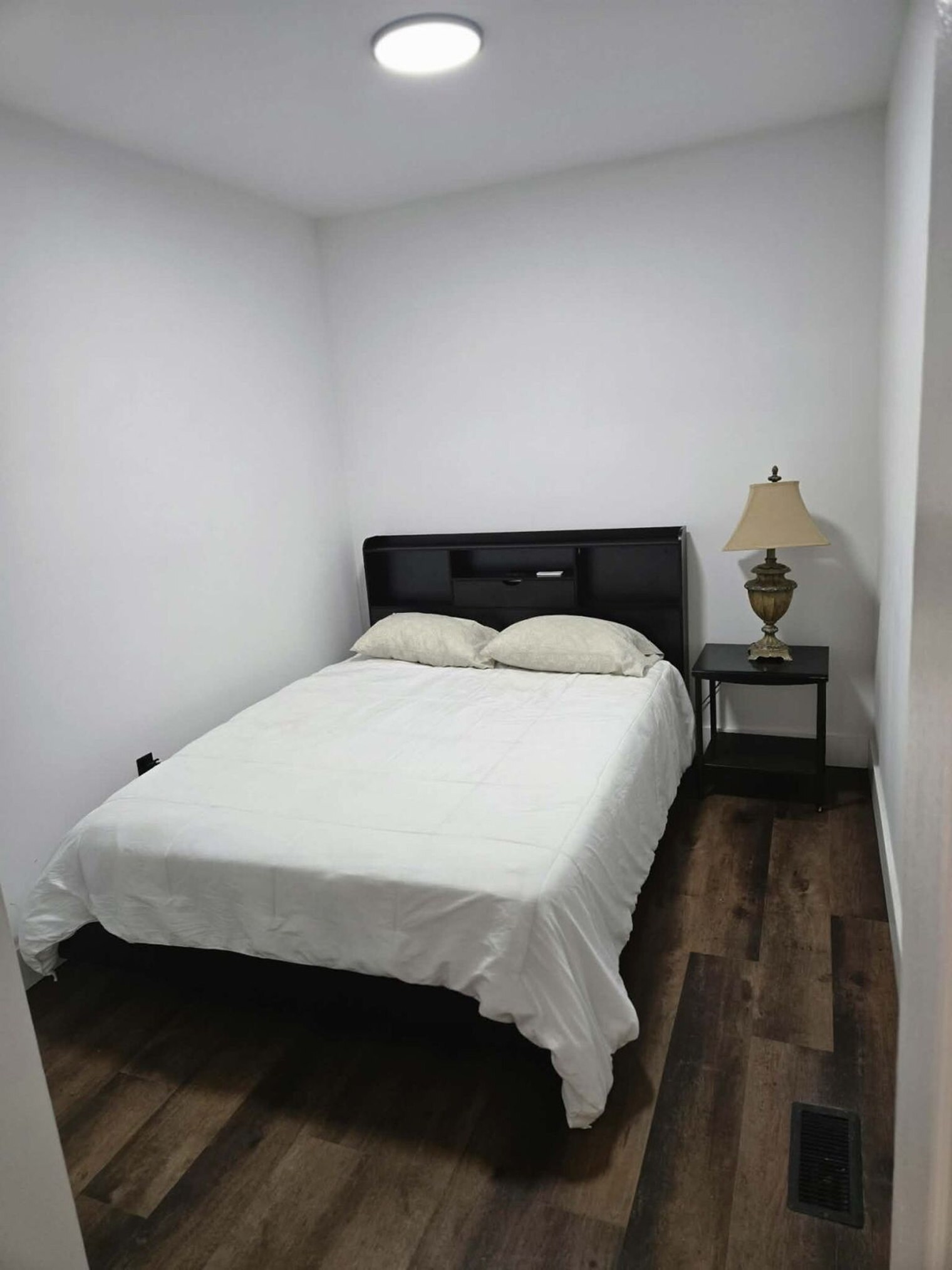 Building Photo - 11765 Glenfield Ave