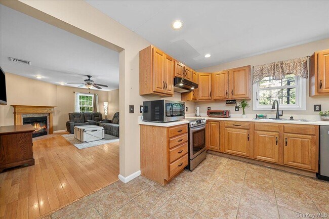 Building Photo - 70 Orchard Crest Dr