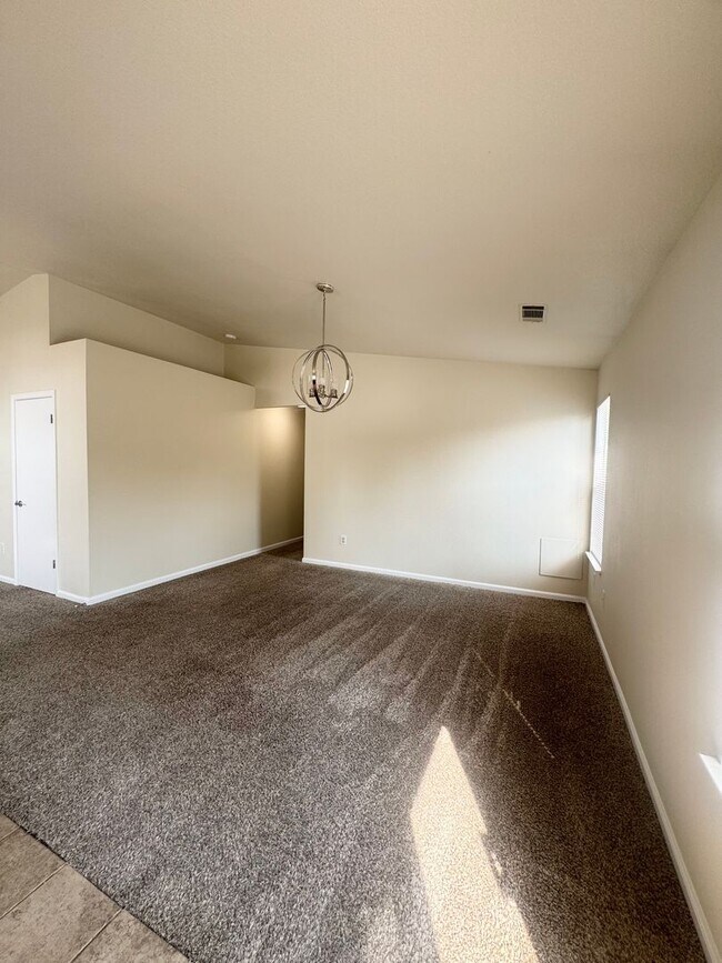 Building Photo - Nice Home in Quail Ridge Estates!!