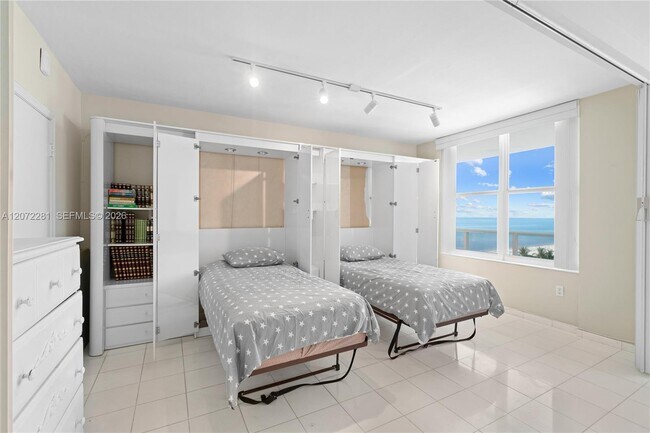 Building Photo - 5001 Collins Ave