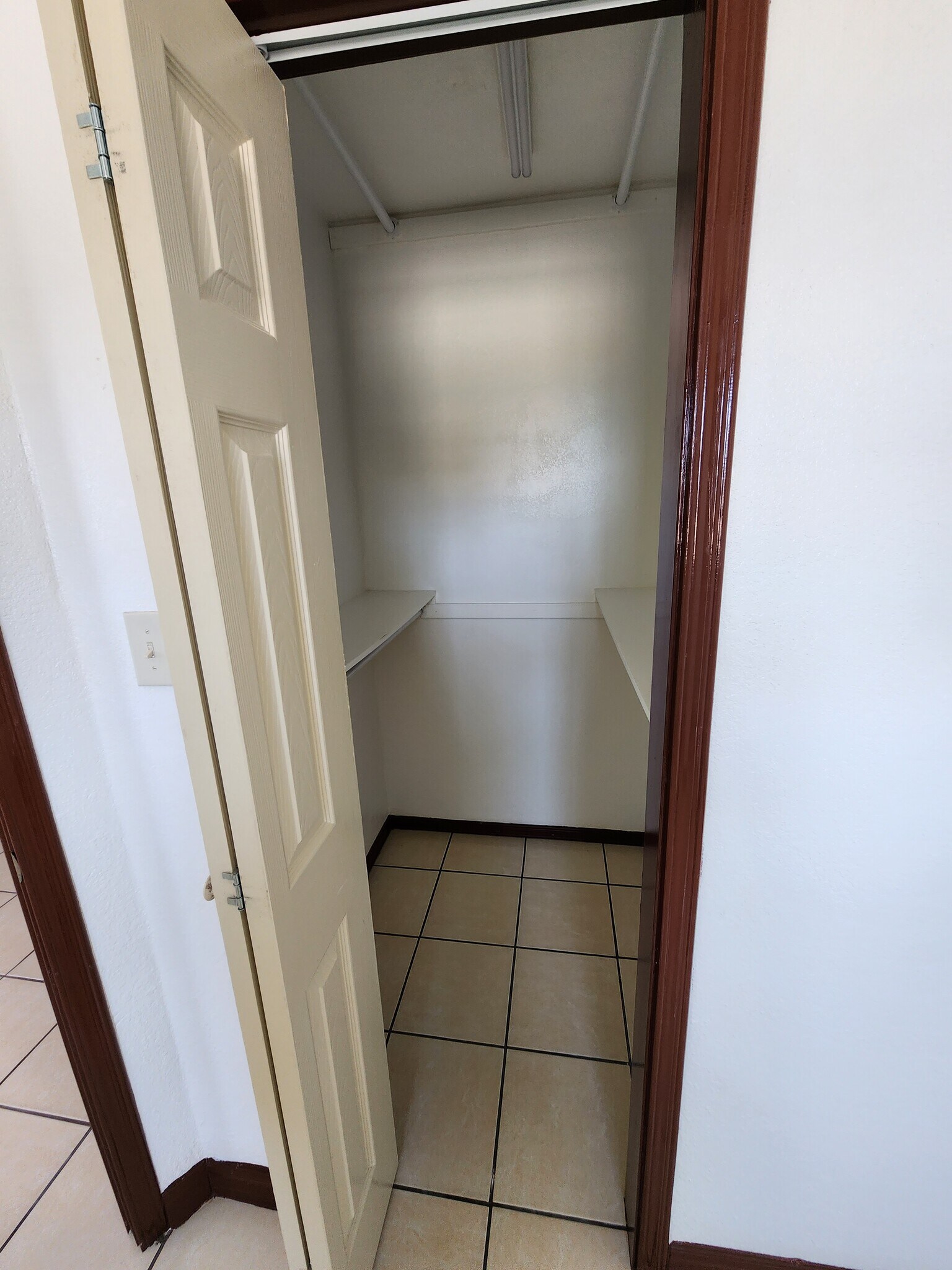 2 Closets - 15120 Perlite Dr