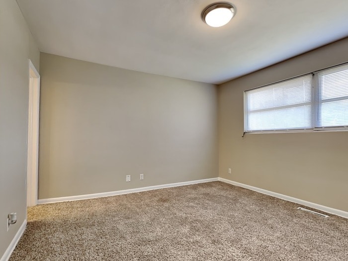 Building Photo - 1332 Arlingwood Ave