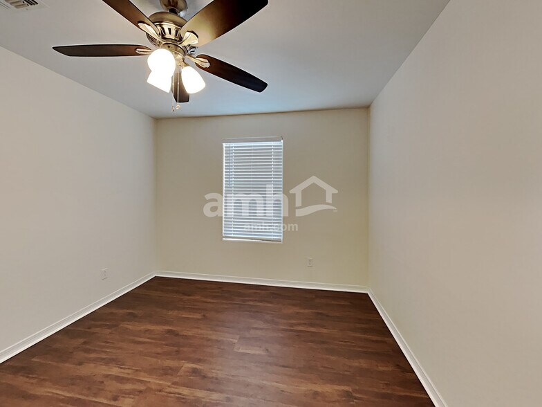 Building Photo - 11016 E Silver Springs Cir