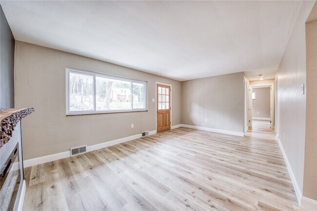 Building Photo - 2158 Reis Run Rd