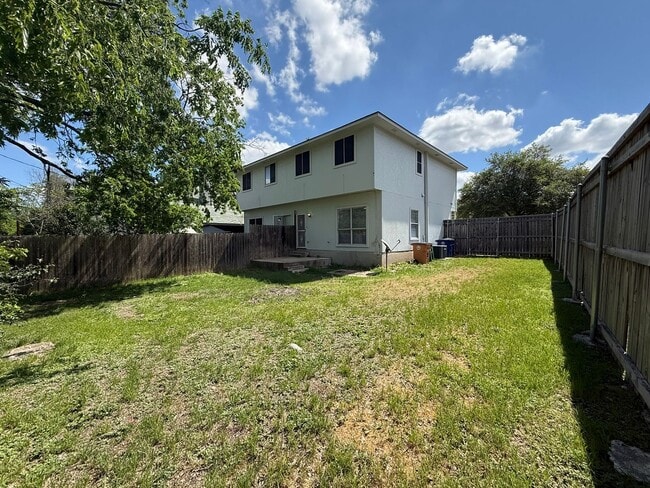 Building Photo - Aspiz Properties4 (6726 Windrift Way)