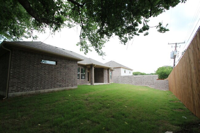 Building Photo - COMING SOON! 3BD/2BA Home in Benbrook | Vaulted Ceilings | Gourmet Kitchen | 2-Car Garage | Lands...
