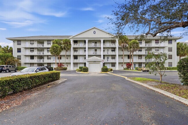 Building Photo - 1717 Whitehall Dr