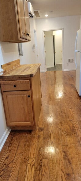 Hardwood floors - 1109 S 23rd St
