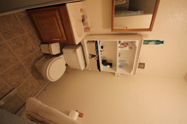 Building Photo - Quiet Upstairs Apartment in Provo |Available Now|