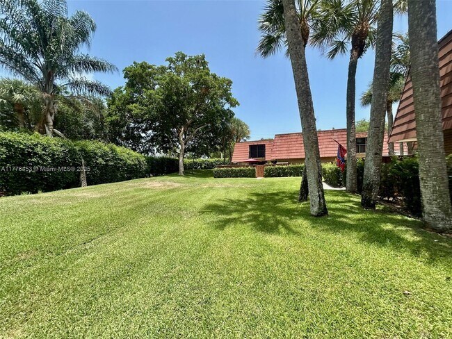 Building Photo - 409 Live Oak Ln