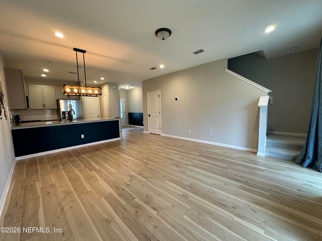 Building Photo - 61 Pinebury Ln