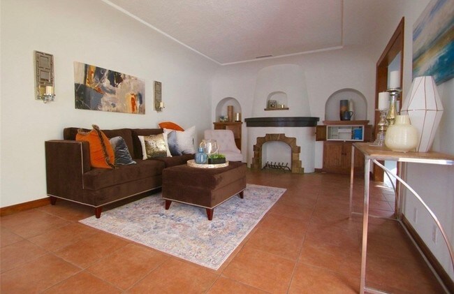 Building Photo - 1911 Cedar Ave