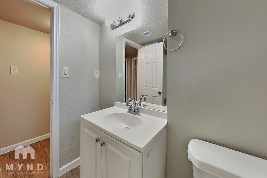 Building Photo - 4523 Bayou Vista Dr
