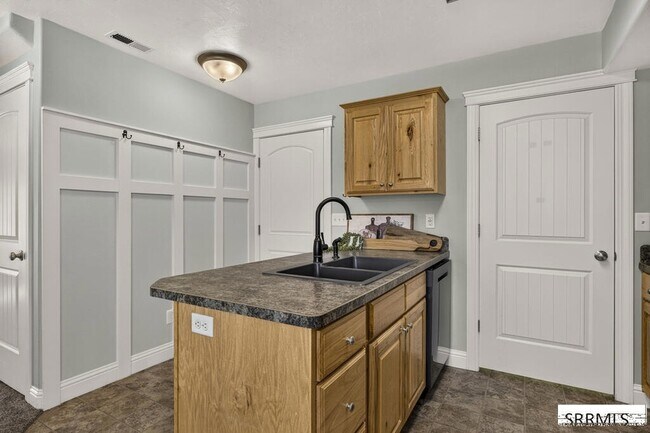Building Photo - 1150 Hammerstone Dr