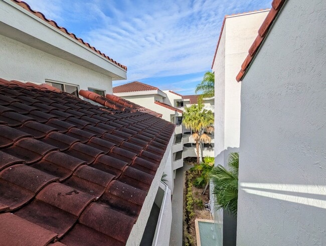 Building Photo - Spacious 2BR/2BA Residence – Great Kendall Location