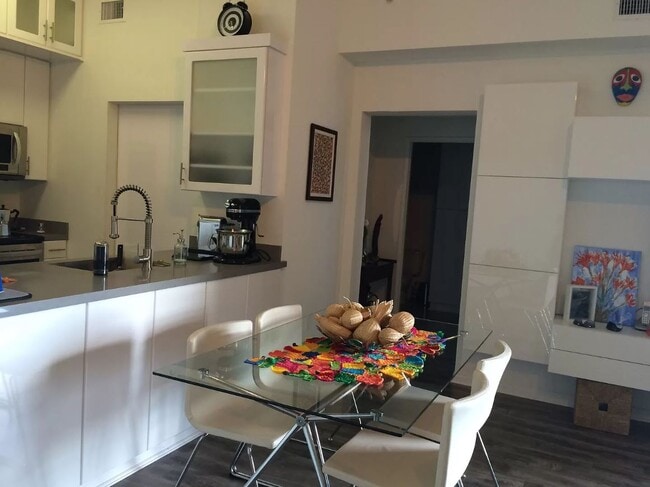 Building Photo - 488 E Ocean Blvd