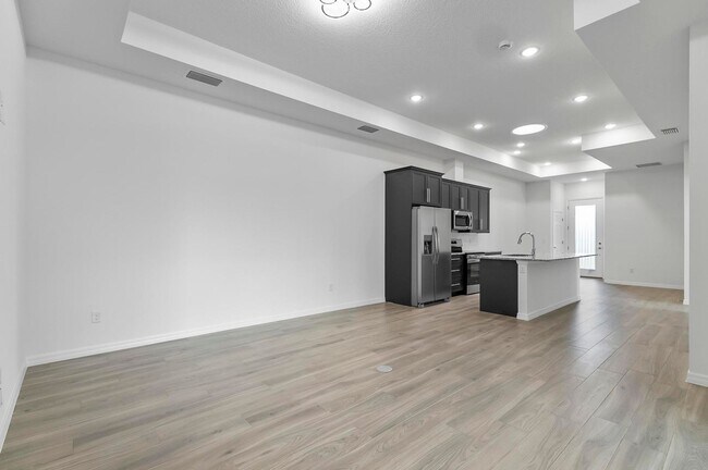 Building Photo - 31 Louvet Ln