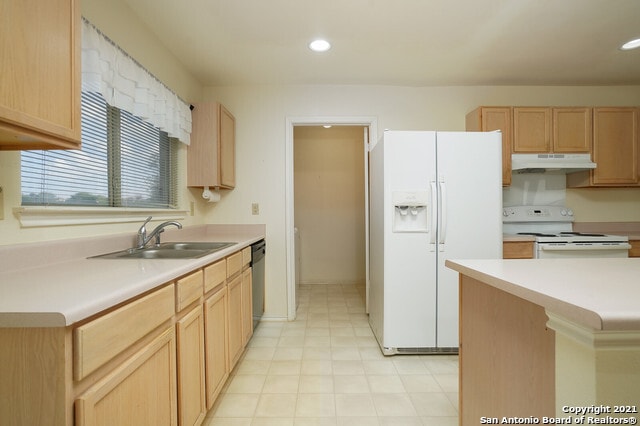 Building Photo - 8214 Chestnut Manor Dr