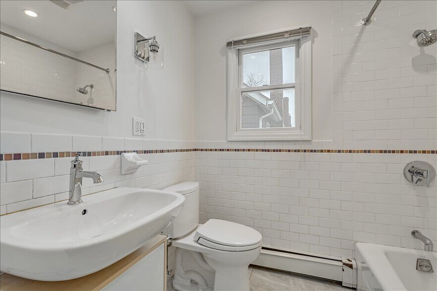 Building Photo - 35 Field Rd