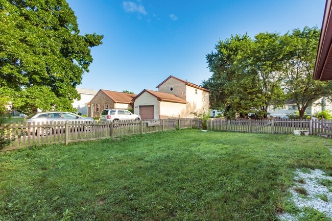 Building Photo - 7609 Seasons Dr