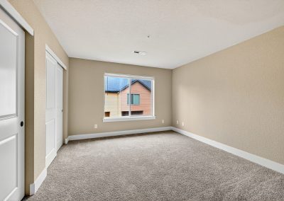 Building Photo - Glisan Town Homes