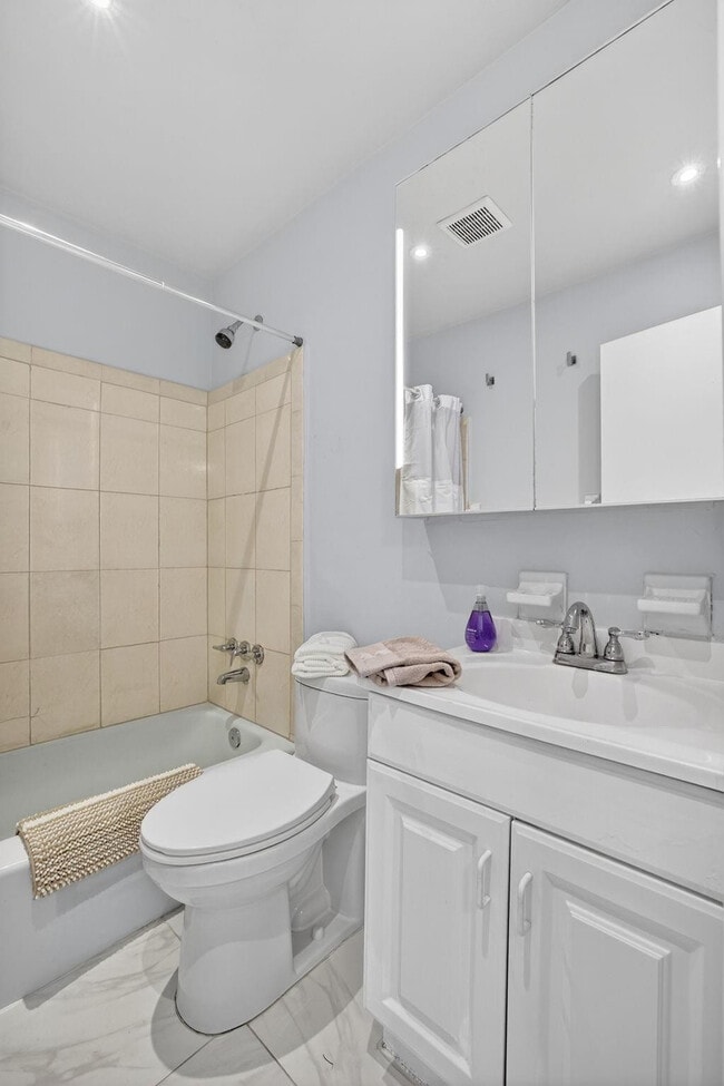 Building Photo - 4051 NE 13th Ave