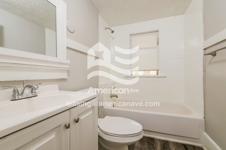 Building Photo - 1607 Military Ave