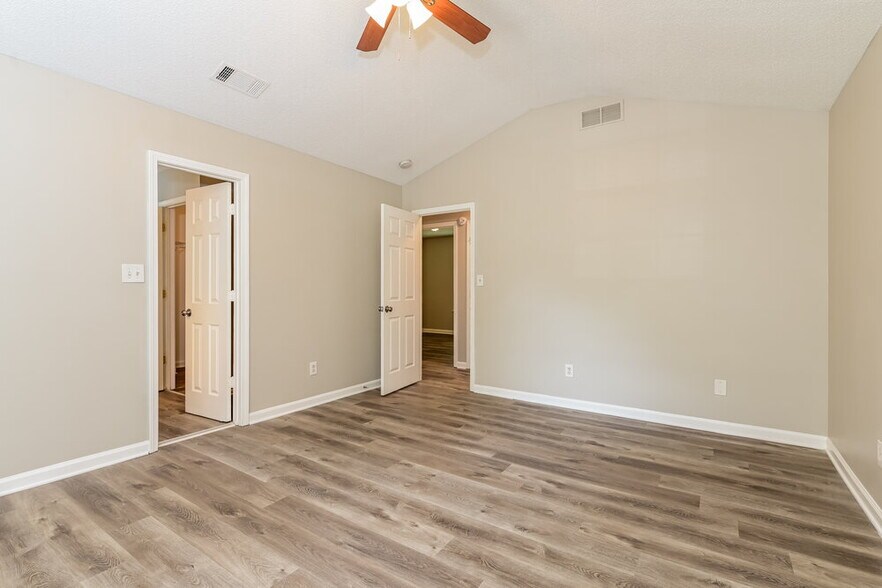 Building Photo - 330 Brookside Dr