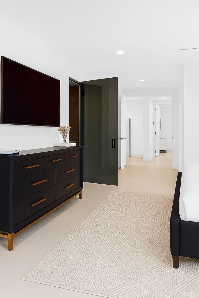 Building Photo - 201 Bedford Dr