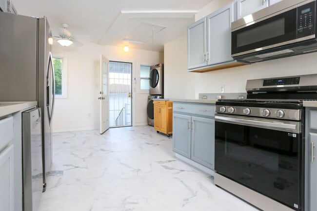 Building Photo - Remodeled 3bed 2 bath Single Family home