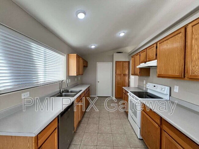 Building Photo - 1331 W Butler Dr