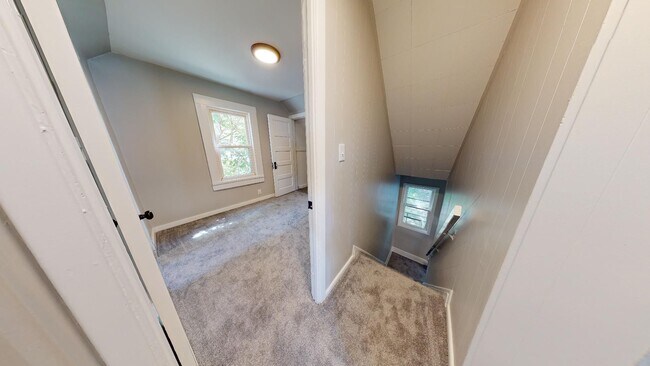 Building Photo - Old Brooklyn - 3 Bedroom Single Family Home