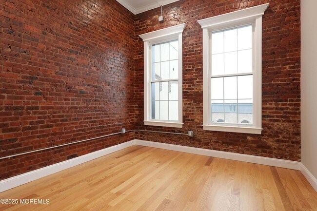 Building Photo - 14 W Front St