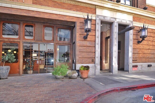 Building Photo - 1850 Industrial St