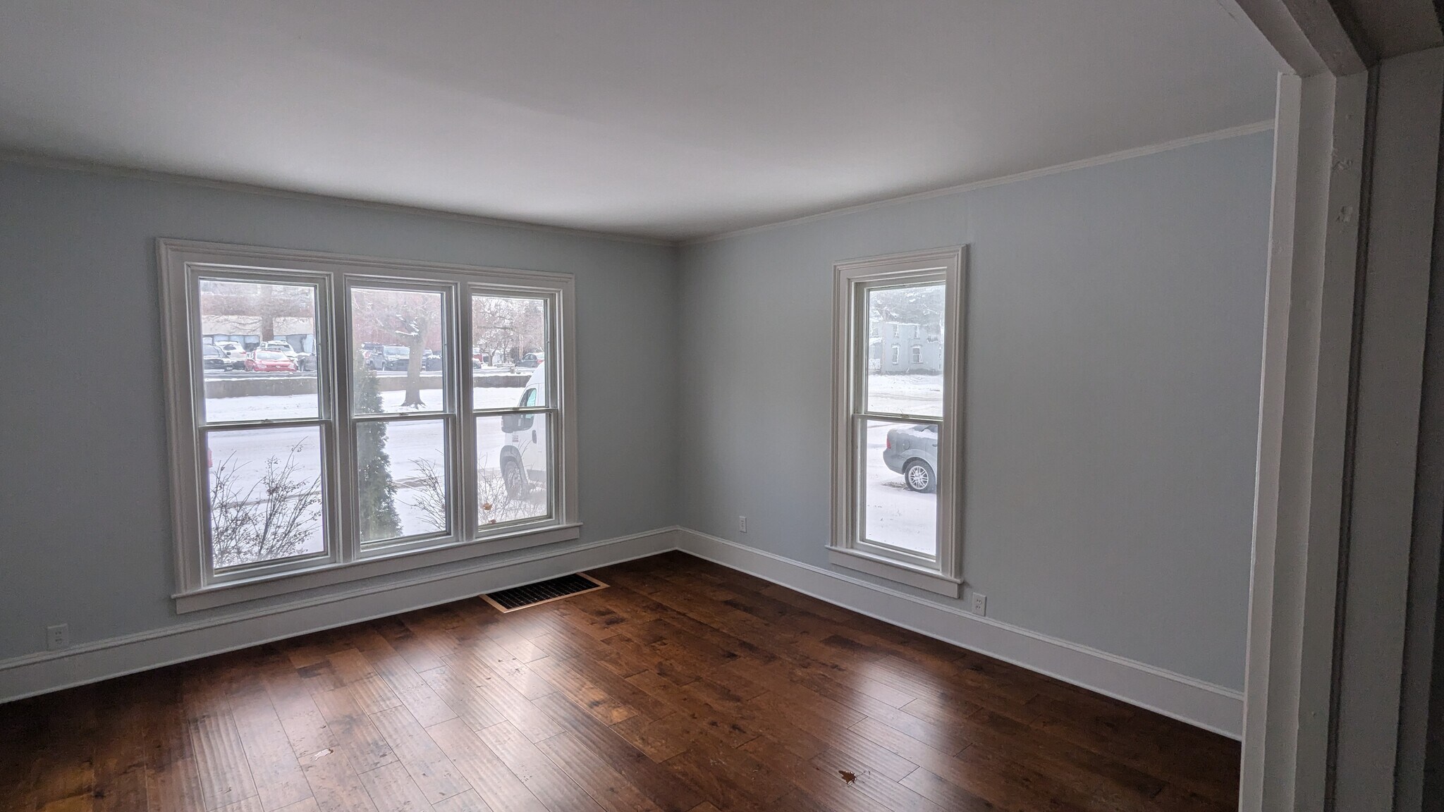 Building Photo - 322 W Maple St