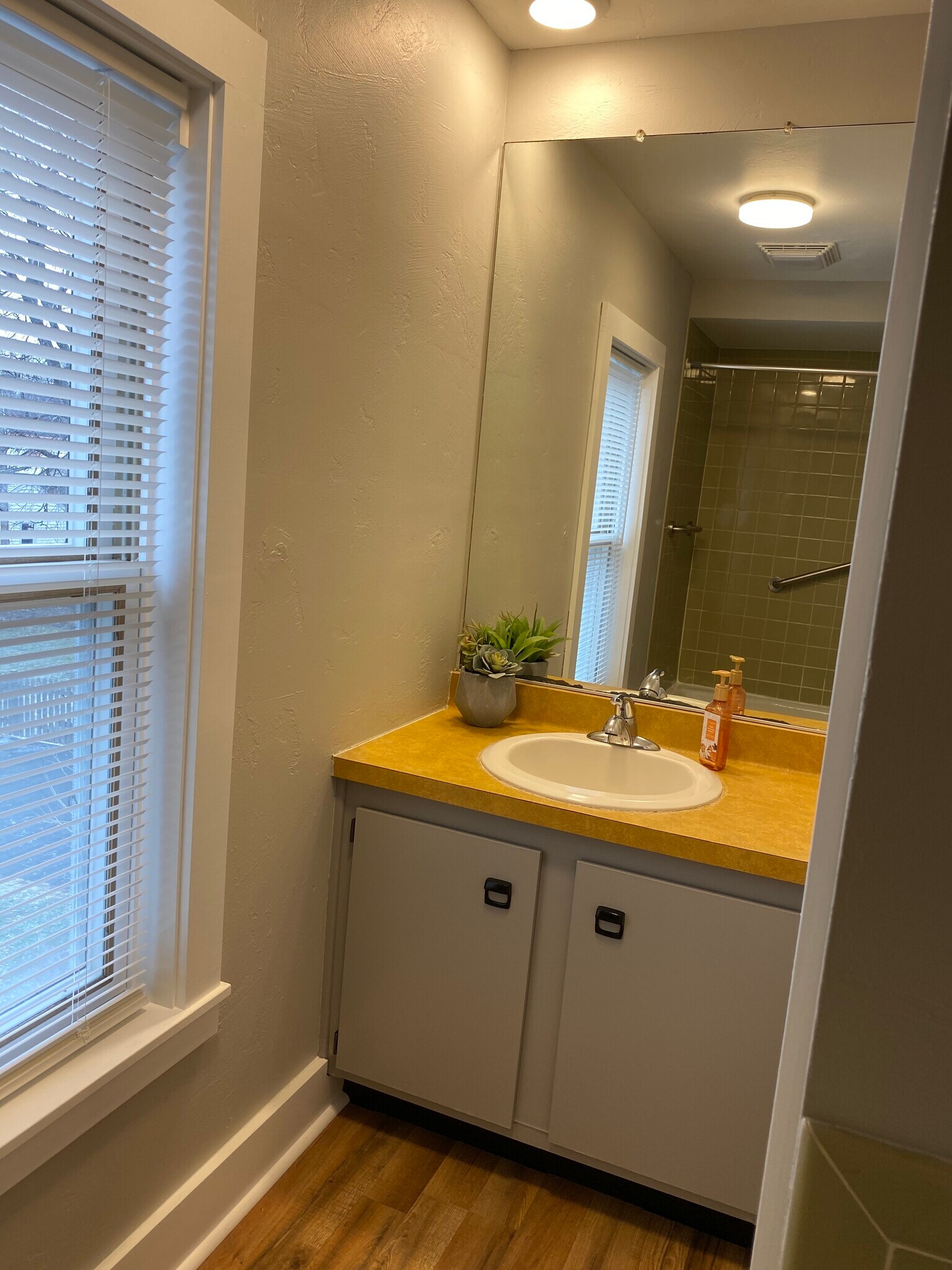 Bathroom - 122 S McHenry Ave