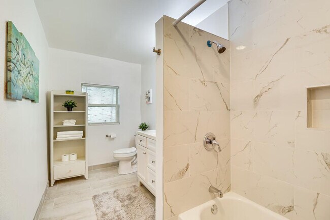 Building Photo - 9611 3rd View St