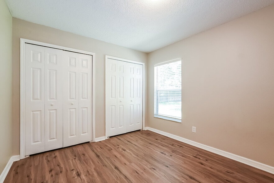 Building Photo - 2233 Lake Pointe Cir