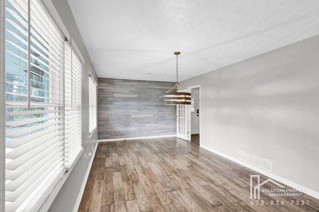 Building Photo - 3925 Chicamauga Dr