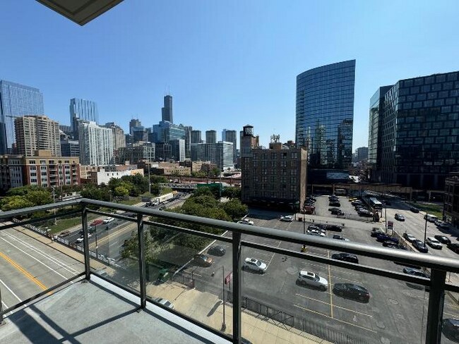 Building Photo - 740 W Fulton St