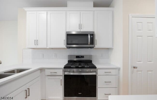 Building Photo - 5 Sadie Cir