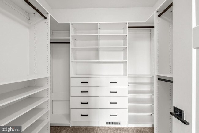 Building Photo - 921 Grundy St