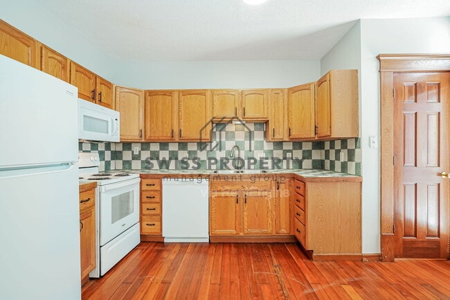 Building Photo - 804 E Main St