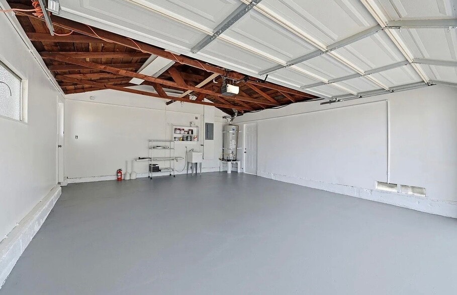 Building Photo - 36023 Pizarro Dr