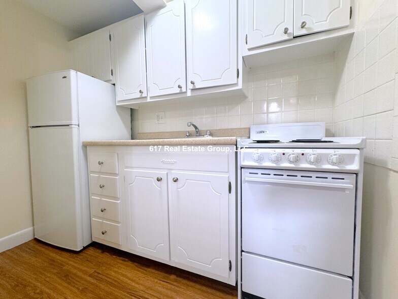Building Photo - 176 N Beacon St