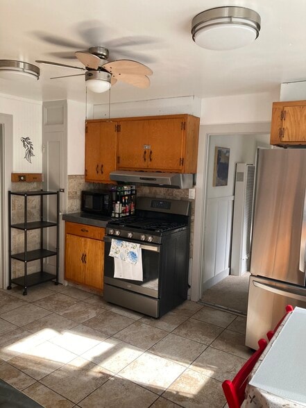 Building Photo - 3421 Belmont Ave